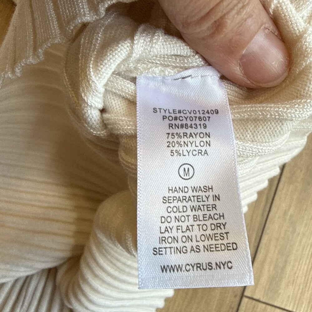 Cyrus Women's Ivory Sweater Scoop Neck Size Medium Preppy Classic Minimalist - Picture 8 of 8